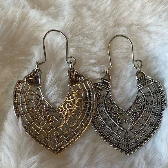 Elegant Silver Earrings - Picture 2 of 5